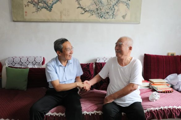【頌七一】送溫暖 傳黨情！交投集團(tuán)開展“七一”走訪慰問(wèn)活動(dòng)